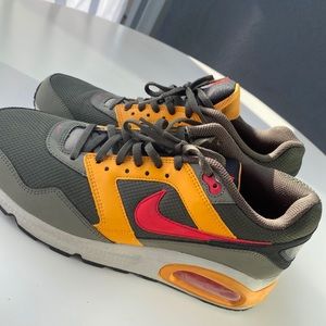 NIKE AIRMAX - Like New